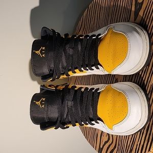 Air Jordan 1 Mid